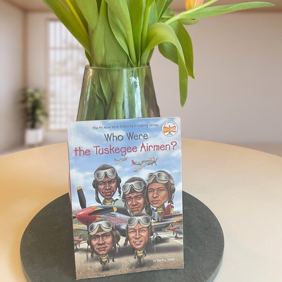 Who Were the Tuskegee Airmen? WhoHQ Book by Sherri Smith - Picture 1 of 4